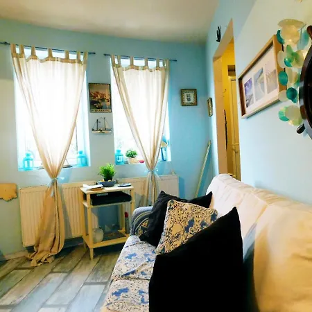 View Small House Free Parking Self Check-in Budapeszt