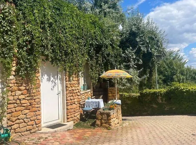 View Small House Free Parking Self Check-in * Budapeszt