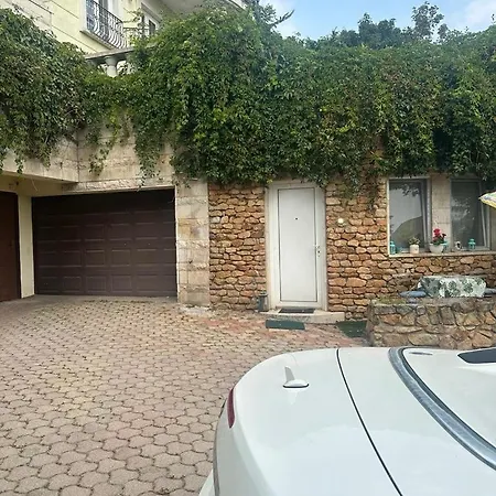 View Small House Free Parking Self Check-in شقة بودابست