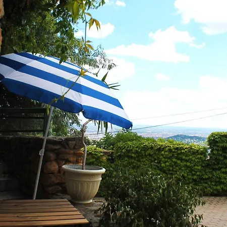 View Small House Free Parking Self Check-in شقة بودابست