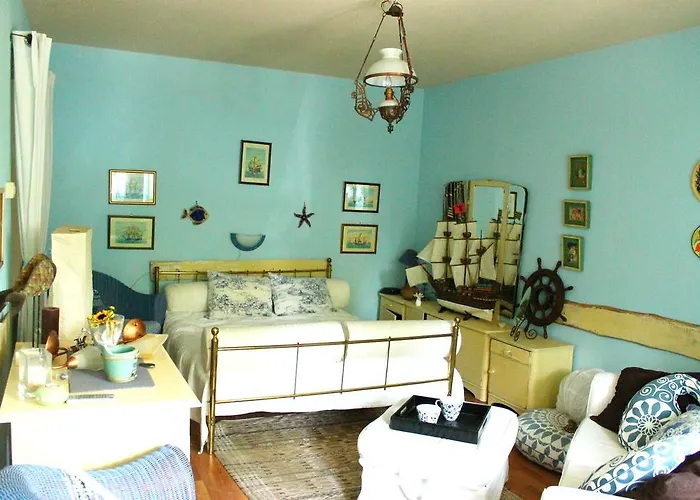 View Small House Free Parking Self Check-in דירה *