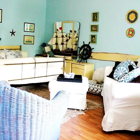 View Small House Free Parking Self Check-in Apartament Budapesta