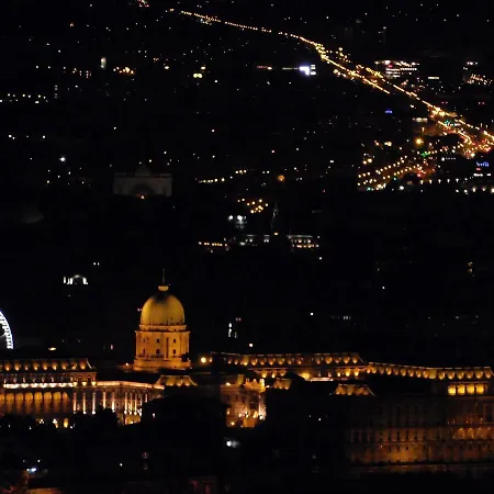 View Small House Free Parking Self Check-in Apartament Budapesta