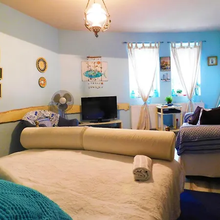 View Small House Free Parking Self Check-in